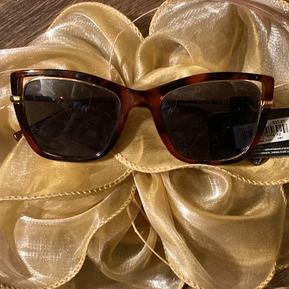 Foster Grant & Co. Ladies Sunglasses - Picture 4 of 8